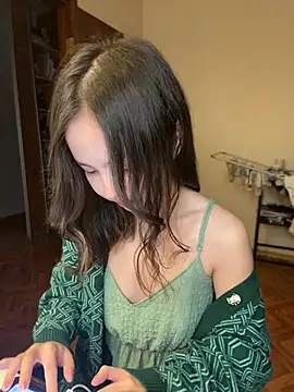 Snapshot of lalallalalaa- chatting on December 28, 2024, 10:25 am lalallalalaa- online show from December 28, 2024, 10:25 am