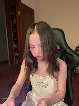 Snapshot of lalallalalaa- chatting on February 15, 2025, 8:22 am lalallalalaa- online show from February 15, 2025, 8:22 am