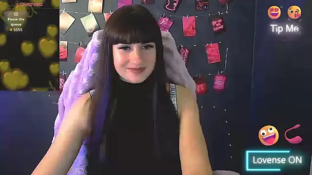 Snapshot of Violla_My chatting on October 19, 2025, 6:05 am Violla My online show from October 19, 2025, 6:05 am