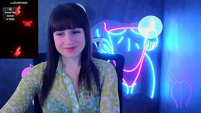 Snapshot of Violla_My chatting on March 5, 2025, 6:23 am Violla My online show from March 5, 2025, 6:23 am