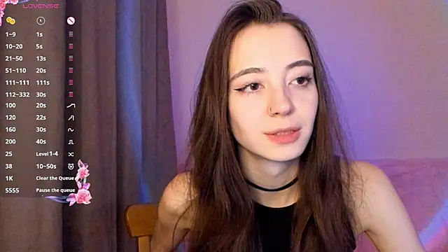 EvaBradley online show from November 19, 2025, 7:03 pm