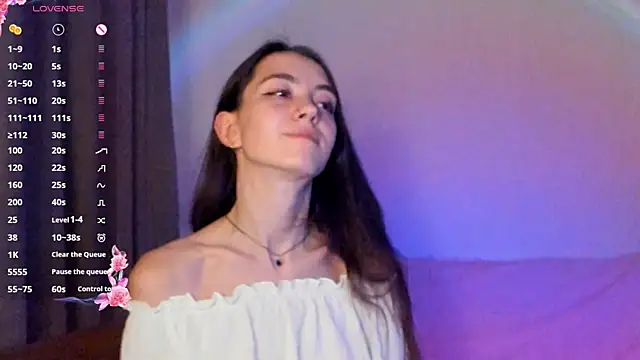 EvaBradley online show from October 3, 2025, 6:42 pm