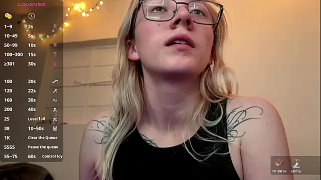 Cloe five online show from October 22, 2025, 1:38 am