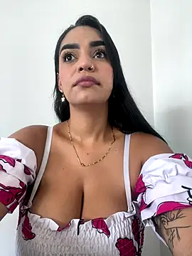 Snapshot of Sara-77 chatting on October 8, 2025, 3:24 pm Sara-77 online show from October 8, 2025, 3:24 pm