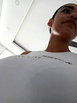 Snapshot of Sara-77 chatting on September 20, 2025, 5:29 pm Sara-77 online show from September 20, 2025, 5:29 pm