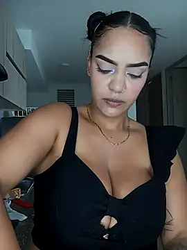 Snapshot of Sara-77 chatting on November 11, 2025, 3:07 pm Sara-77 online show from November 11, 2025, 3:07 pm