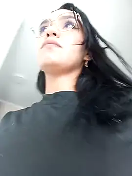 Snapshot of Sara-77 chatting on September 27, 2025, 3:18 pm Sara-77 online show from September 27, 2025, 3:18 pm