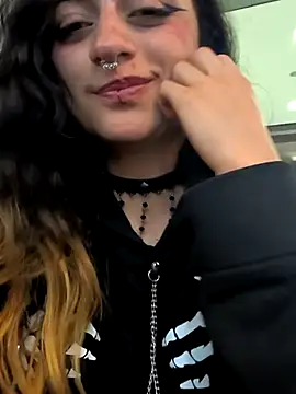 Lila Desiree online show from March 4, 2025, 1:34 am