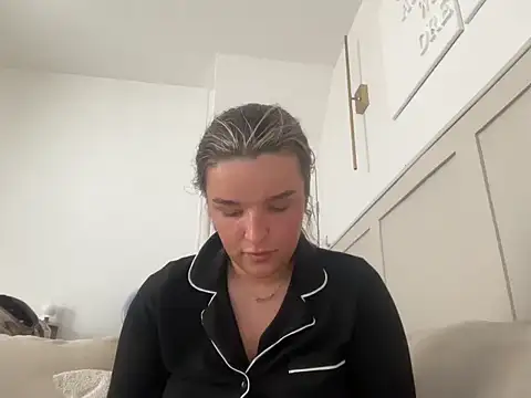 maisiesmithx online show from September 17, 2025, 10:06 am