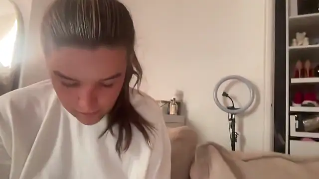 maisiesmithx online show from September 24, 2025, 10:22 am