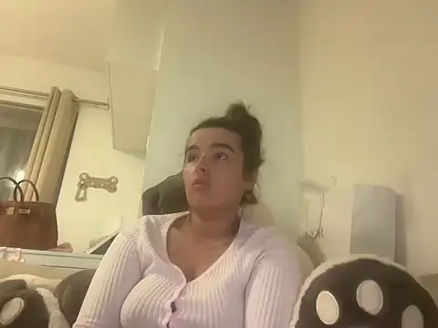 maisiesmithx online show from October 19, 2025, 10:01 pm