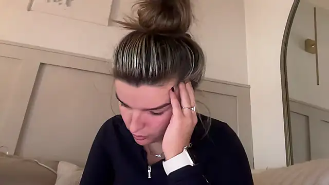 maisiesmithx online show from November 21, 2025, 7:35 pm