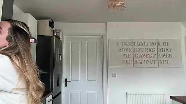 maisiesmithx online show from April 17, 2026, 3:37 pm