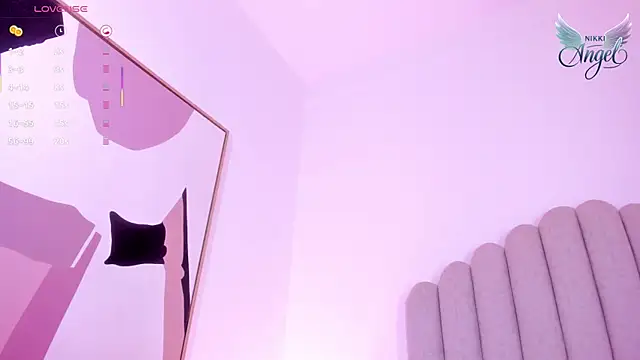 Nikki Angel  online show from September 18, 2025, 7:28 pm