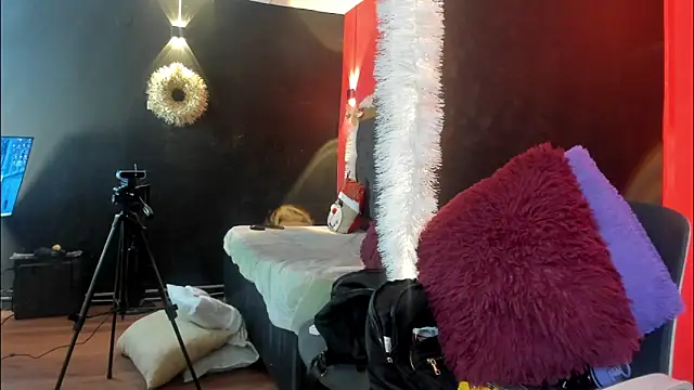 YayaHilton online show from November 22, 2025, 4:22 am