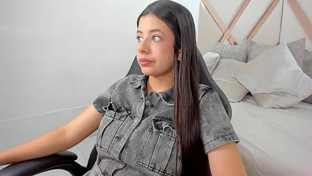 coraltaylor online show from April 26, 2026, 1:19 pm