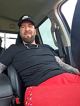 Snapshot of Beardedtattood chatting on March 19, 2025, 2:13 pm Beardedtattood online show from March 19, 2025, 2:13 pm