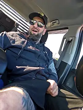 Snapshot of Beardedtattood chatting on September 21, 2025, 1:16 pm Beardedtattood online show from September 21, 2025, 1:16 pm