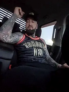 Snapshot of Beardedtattood chatting on November 21, 2025, 12:37 pm Beardedtattood online show from November 21, 2025, 12:37 pm