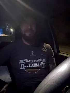 Snapshot of Beardedtattood chatting on March 17, 2025, 5:12 am Beardedtattood online show from March 17, 2025, 5:12 am