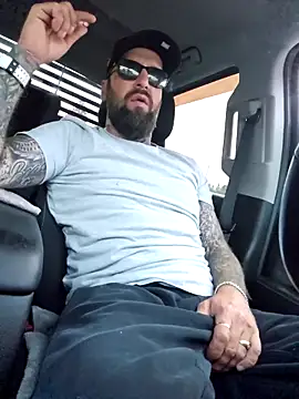 Snapshot of Beardedtattood chatting on September 13, 2025, 11:21 am Beardedtattood online show from September 13, 2025, 11:21 am