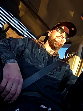 Snapshot of Beardedtattood chatting on September 19, 2025, 11:25 am Beardedtattood online show from September 19, 2025, 11:25 am