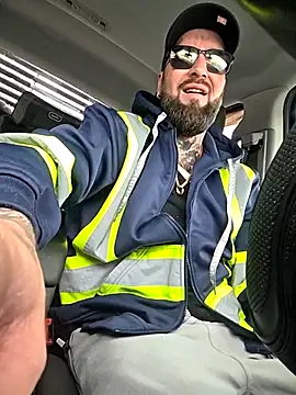 Snapshot of Beardedtattood chatting on November 9, 2025, 3:16 pm Beardedtattood online show from November 9, 2025, 3:16 pm