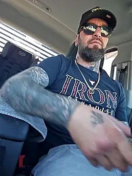 Snapshot of Beardedtattood chatting on October 4, 2025, 2:51 pm Beardedtattood online show from October 4, 2025, 2:51 pm