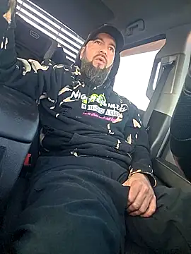 Snapshot of Beardedtattood chatting on April 26, 2026, 11:07 am Beardedtattood online show from April 26, 2026, 11:07 am