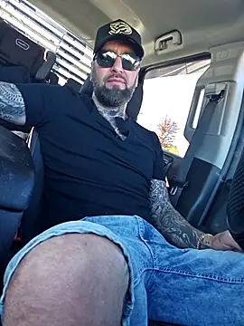 Snapshot of Beardedtattood chatting on October 3, 2025, 2:18 pm Beardedtattood online show from October 3, 2025, 2:18 pm