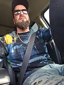 Snapshot of Beardedtattood chatting on March 12, 2025, 7:36 pm Beardedtattood online show from March 12, 2025, 7:36 pm