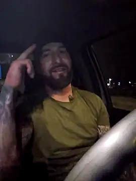 Snapshot of Beardedtattood chatting on March 21, 2025, 5:32 am Beardedtattood online show from March 21, 2025, 5:32 am