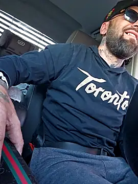 Snapshot of Beardedtattood chatting on September 12, 2025, 12:27 pm Beardedtattood online show from September 12, 2025, 12:27 pm