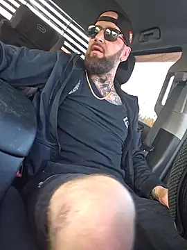 Snapshot of Beardedtattood chatting on September 27, 2025, 11:49 am Beardedtattood online show from September 27, 2025, 11:49 am