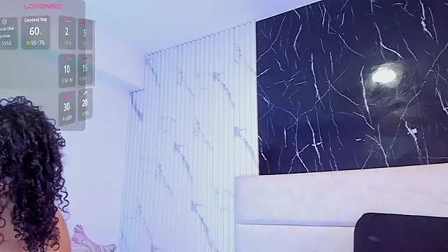 Reginavegaa online show from May 25, 2026, 11:42 am