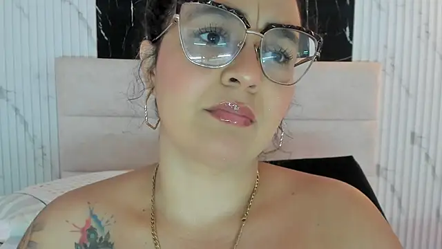 Reginavegaa online show from April 14, 2026, 11:37 am