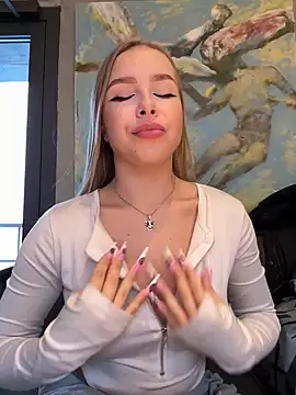 mur girl online show from February 21, 2025, 11:44 am