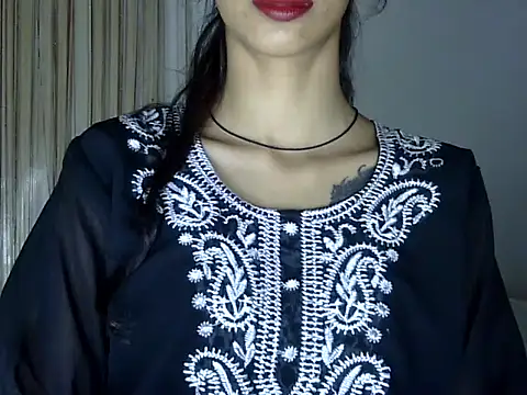 MAAYRA 09 online show from September 20, 2025, 3:39 pm