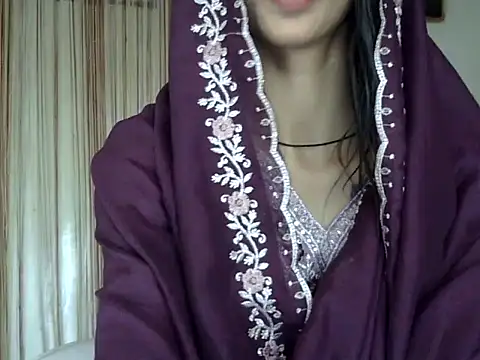 MAAYRA 09 online show from September 27, 2025, 10:43 am