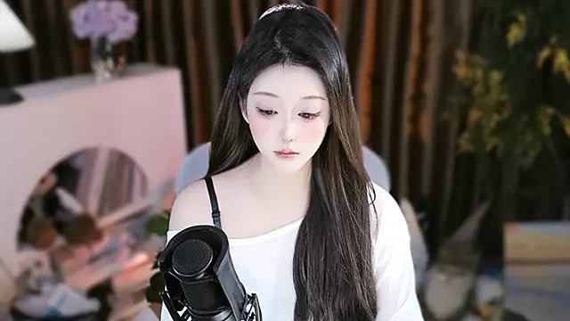 Arwyn-rr online show from November 13, 2025, 11:36 am