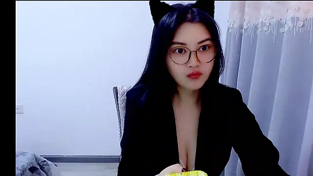 Little-sweet online show from November 10, 2025, 1:21 am