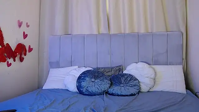 Snapshot of Erikka__ chatting on March 6, 2025, 1:24 pm Erikka online show from March 6, 2025, 1:24 pm