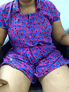 Snapshot of MaaliiiPonuTamil chatting on March 18, 2026, 5:43 am MaaliiiPonuTamil online show from March 18, 2026, 5:43 am