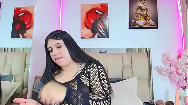 Naia x online show from April 13, 2026, 6:23 pm