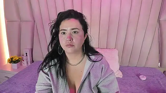 Snapshot of Victoria_Rossy chatting on July 7, 2026, 10:46 pm Victoria Rossy online show from July 7, 2026, 10:46 pm