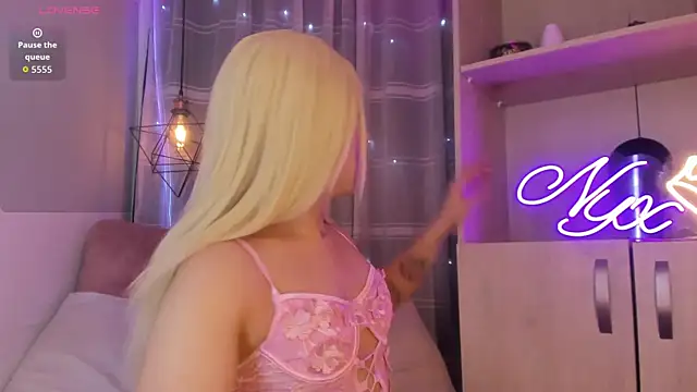 Snapshot of Nyx__Blackwood chatting on February 18, 2026, 11:23 pm Nyx Blackwood online show from February 18, 2026, 11:23 pm