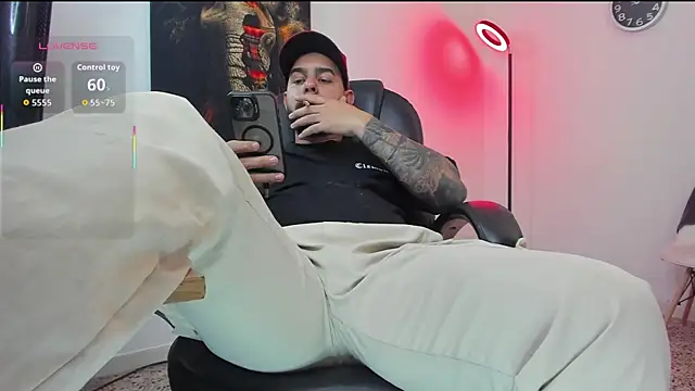 Snapshot of Ethan_Castellano chatting on October 12, 2025, 10:11 pm Ethan Castellano online show from October 12, 2025, 10:11 pm