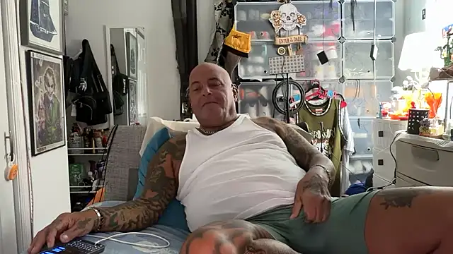 joeytatts66 online show from October 12, 2025, 1:07 am