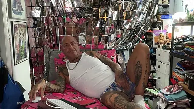 joeytatts66 online show from April 19, 2026, 1:50 am