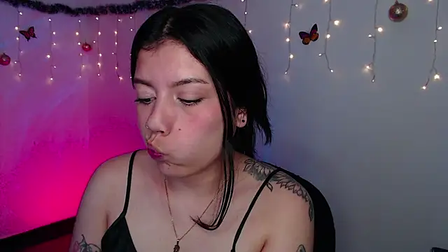 Snapshot of iam_emy chatting on December 27, 2024, 5:52 am iam emy online show from December 27, 2024, 5:52 am